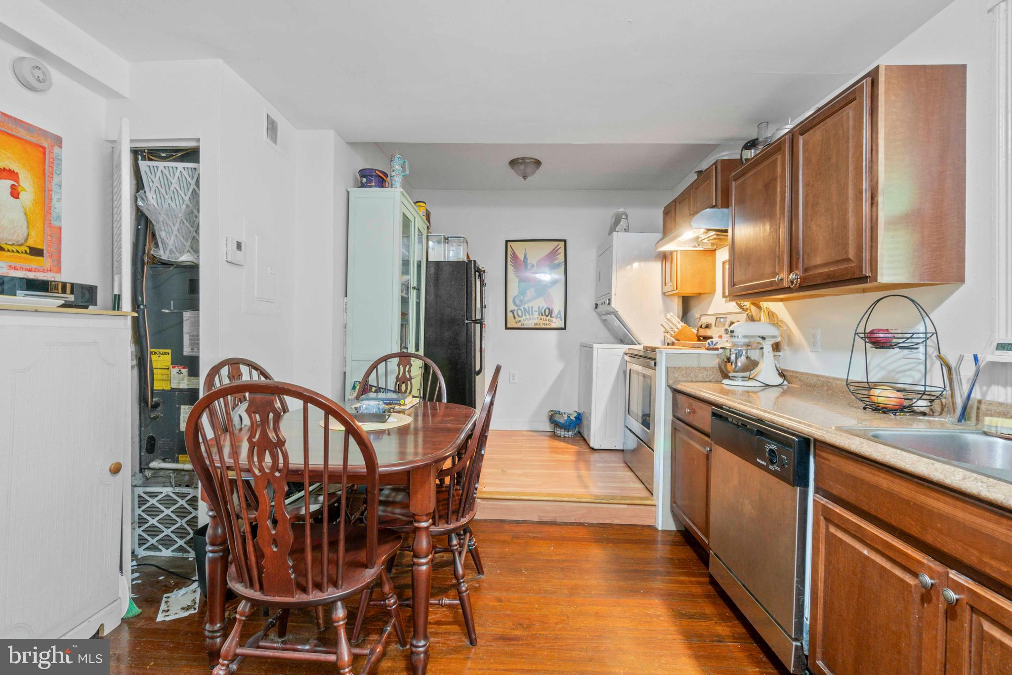 5009 Roland Avenue Baltimore, MD 21210 - Photo 21 of 35 a dining room with furniture and window