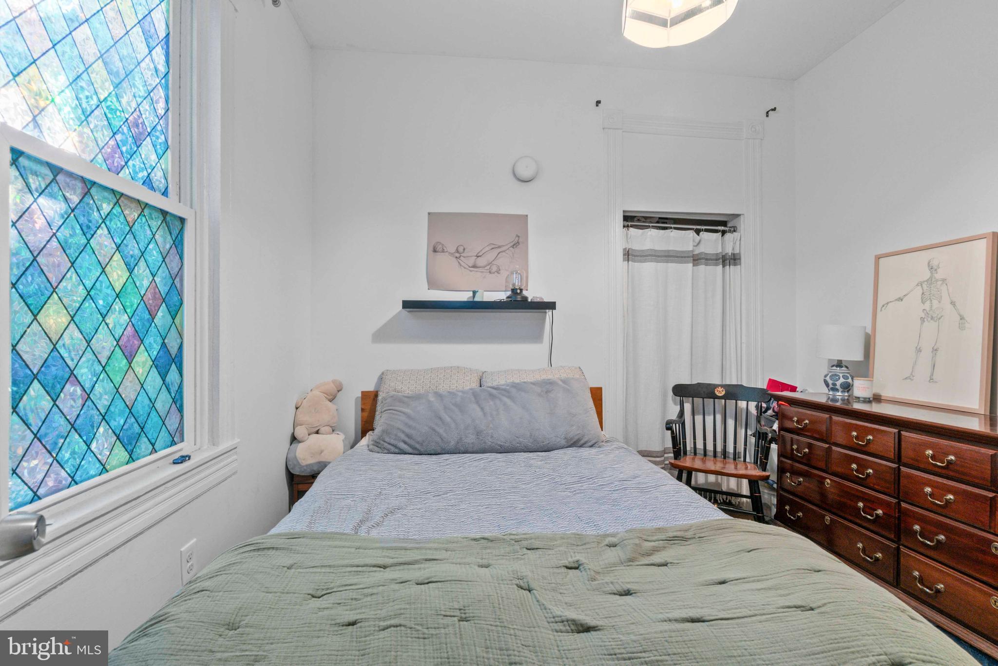 5009 Roland Avenue Baltimore, MD 21210 - Photo 23 of 35 a bedroom with a bed and a window