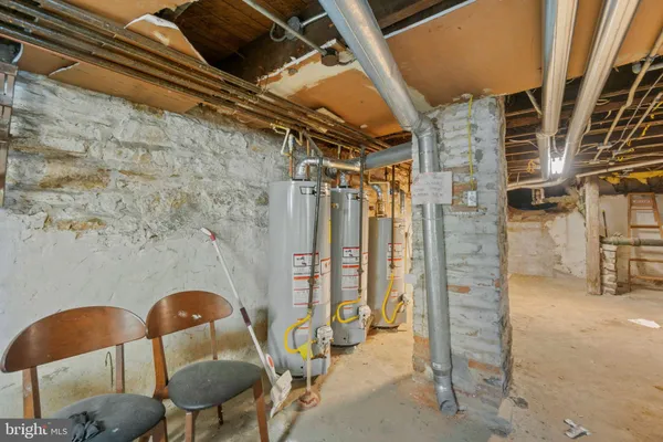 a view of walk in closet