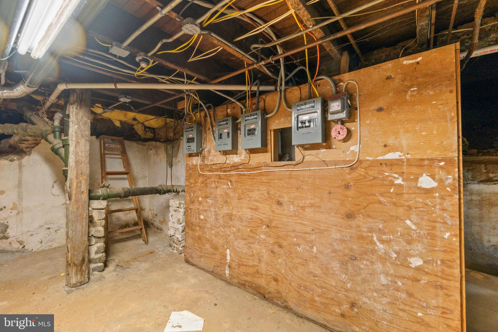5009 Roland Avenue Baltimore, MD 21210 - Photo 31 of 35 a view of entryway