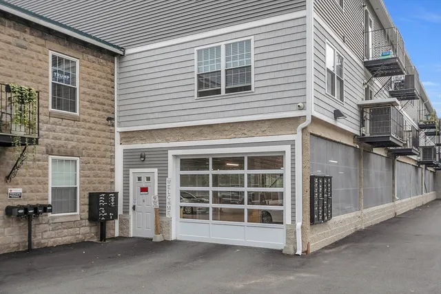 $2,700 | 2 South Grove Street, Unit 209, Haverhill, MA 01835