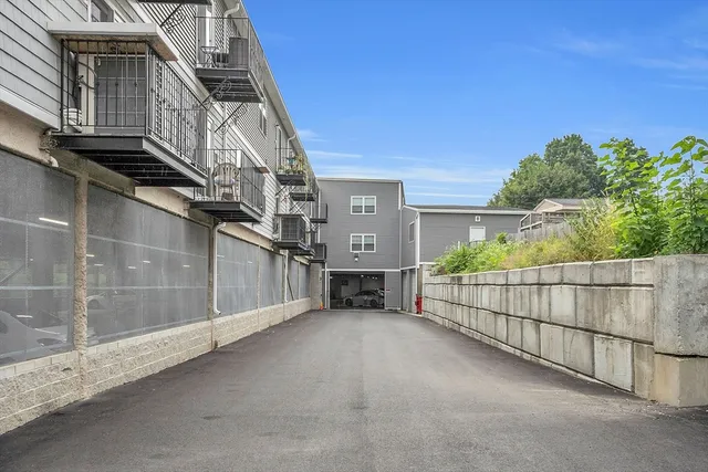 $2,700 | 2 South Grove Street, Unit 209, Haverhill, MA 01835