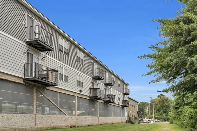 $2,700 | 2 South Grove Street, Unit 209, Haverhill, MA 01835