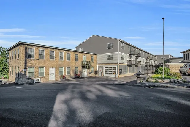 $2,700 | 2 South Grove Street, Unit 209, Haverhill, MA 01835
