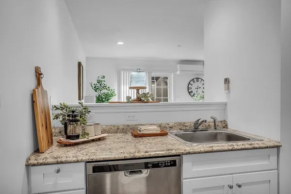 $2,700 | 2 South Grove Street, Unit 209, Haverhill, MA 01835