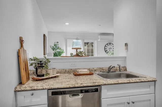 $2,700 | 2 South Grove Street, Unit 209, Haverhill, MA 01835