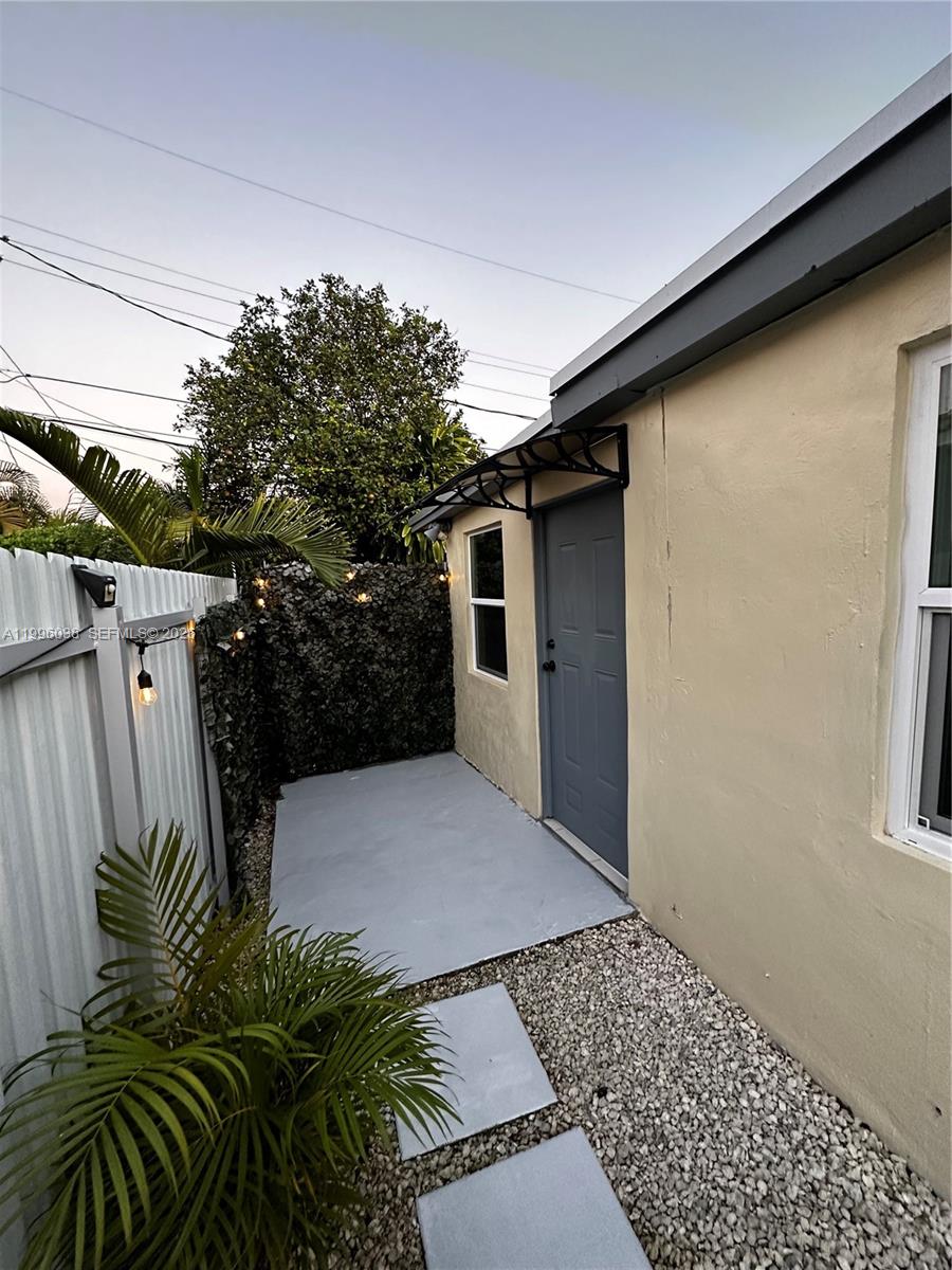 571 Southwest 71st Place, Unit 1 Miami, FL 33144 - Photo 4 of 13