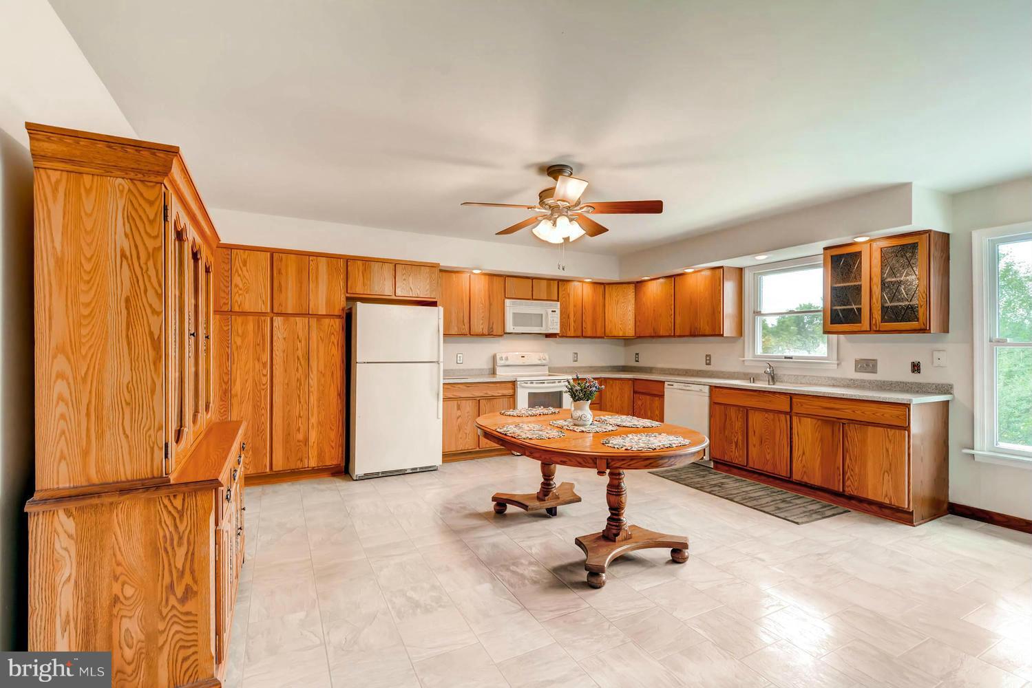 7301 East Battle Grove Road Baltimore, MD 21222 - Photo 11 of 30 Kitchen w/Ample amount of Cabinets