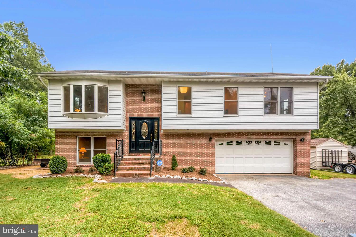 7301 East Battle Grove Road Baltimore, MD 21222 - Photo 5 of 30 Exterior (Front)