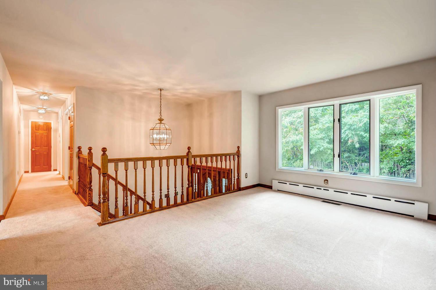 7301 East Battle Grove Road Baltimore, MD 21222 - Photo 10 of 30 Living Room