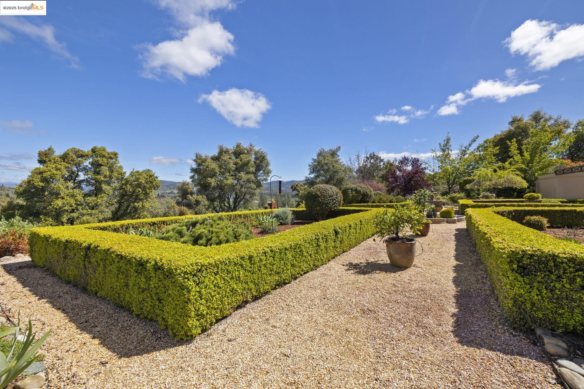 10270 Slate Rim Road Sonora, CA 95370 - Photo 45 of 55 a view of a garden with sitting area
