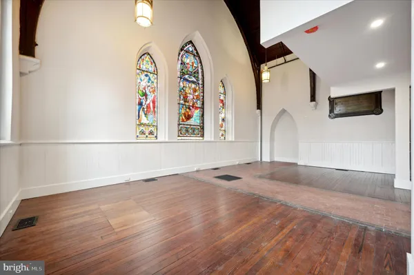 $3,495 | 430 York Road, Unit 2, Jenkintown, PA 19046