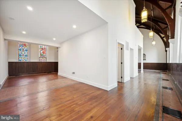 $3,495 | 430 York Road, Unit 2, Jenkintown, PA 19046
