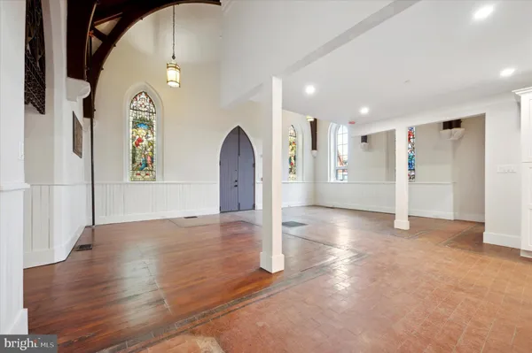 $3,495 | 430 York Road, Unit 2, Jenkintown, PA 19046