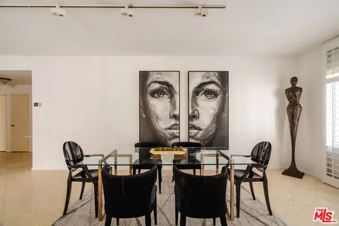 $1,395,000 | 121 South Palm Drive, Unit 401, Beverly Hills, CA 90212