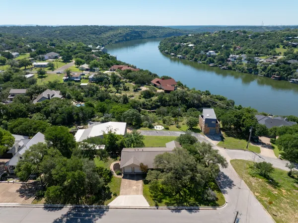$2,400,000 | 401 Crestview Drive, Marble Falls, TX 78654
