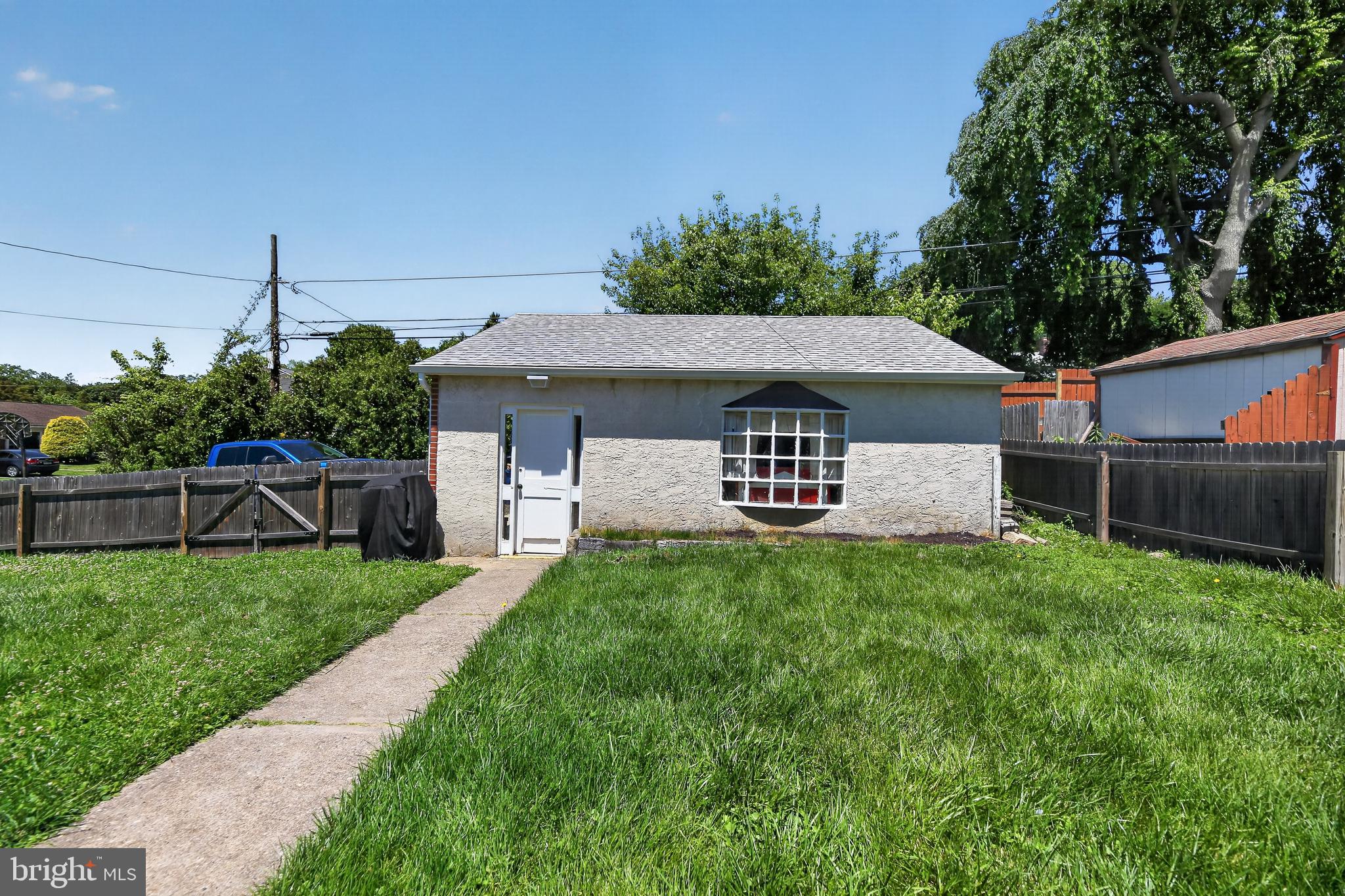 504 Louise Road Glenside, PA 19038 - Photo 36 of 41 Garage side view from yard.