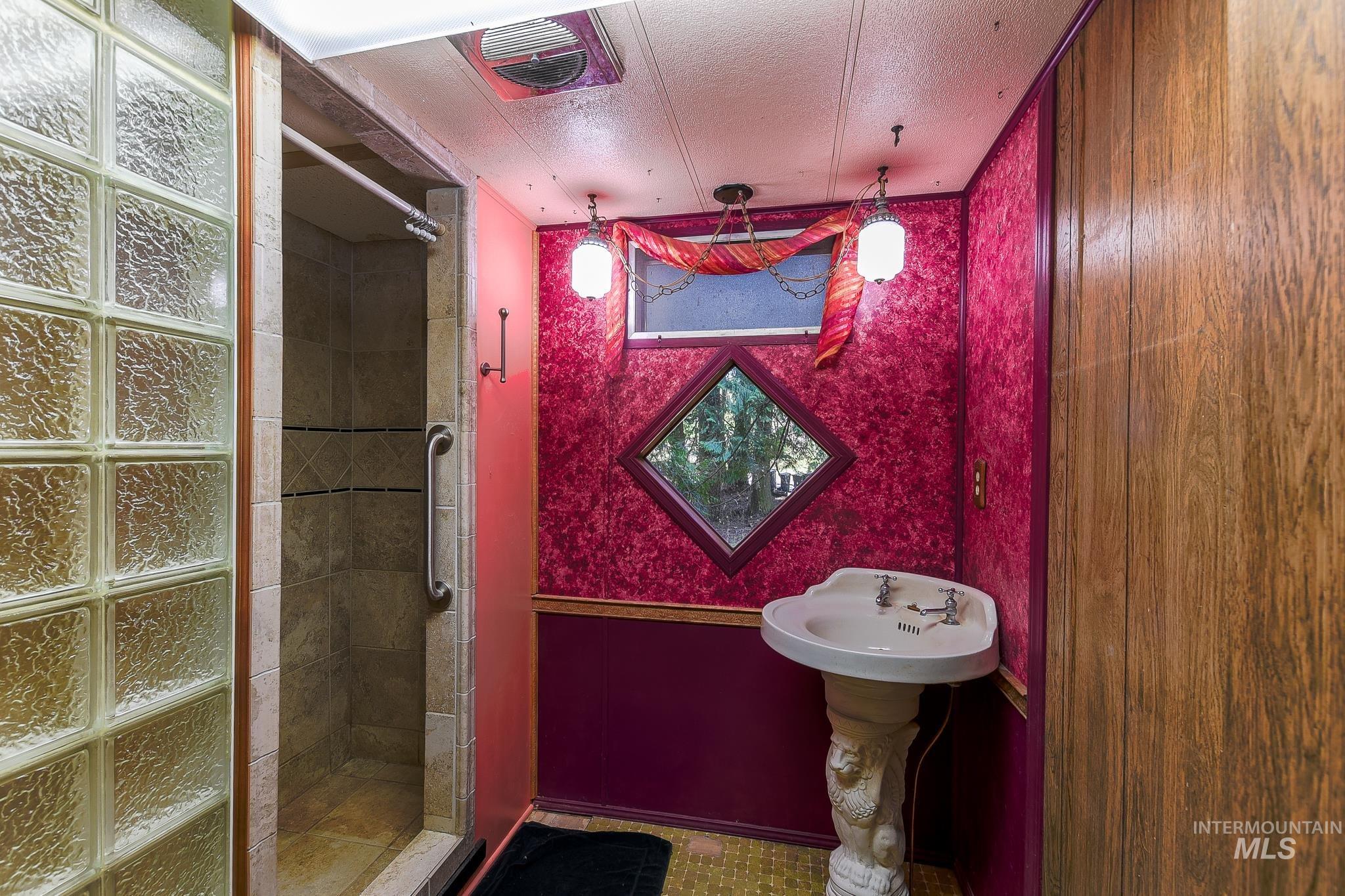 1206 Idlers Rest Road Moscow, ID 83843 - Photo 22 of 47 Walk-in shower enclosure featuring glass block and tiled walls