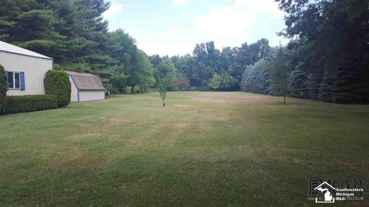 2760 West Erie Road Temperance, MI 48182 - Photo 25 of 34 Side Yard View