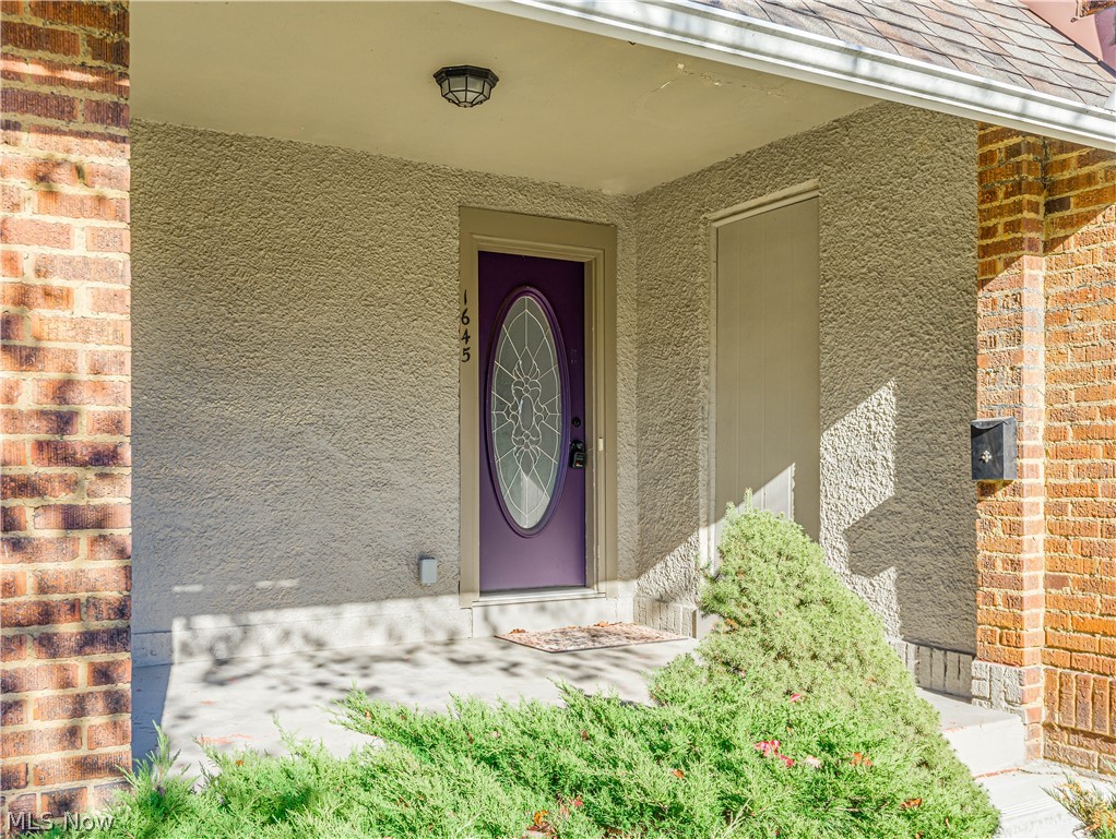 1645 Hampton Road Akron, OH 44305 - Photo 3 of 26