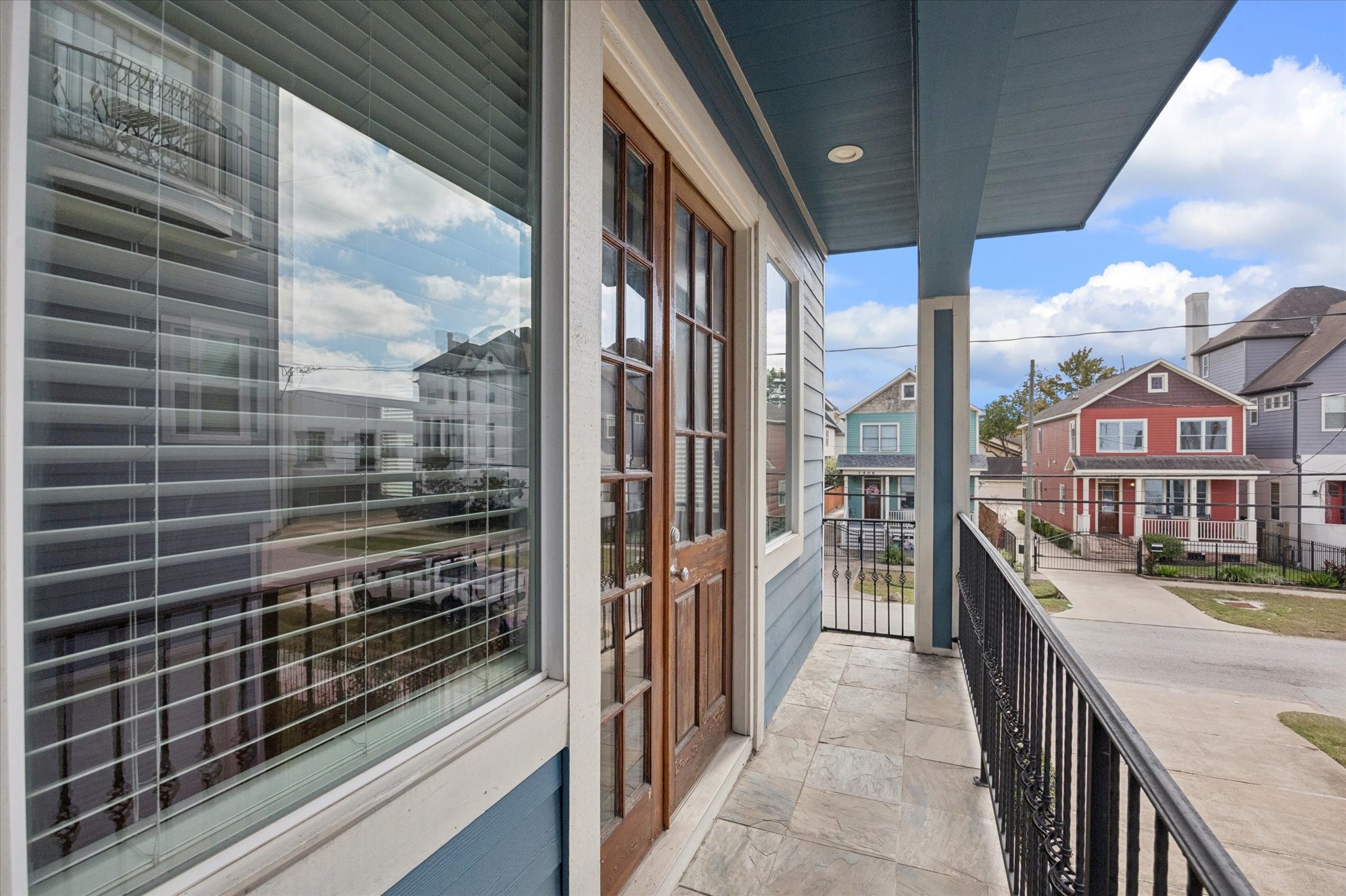 1427 West 25th Street Houston, TX 77008 - Photo 30 of 36 a view of city from balcony