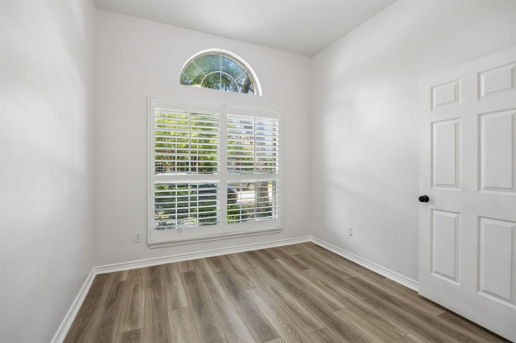 8608 Mill Creek Road Irving, TX 75063 - Photo 5 of 28