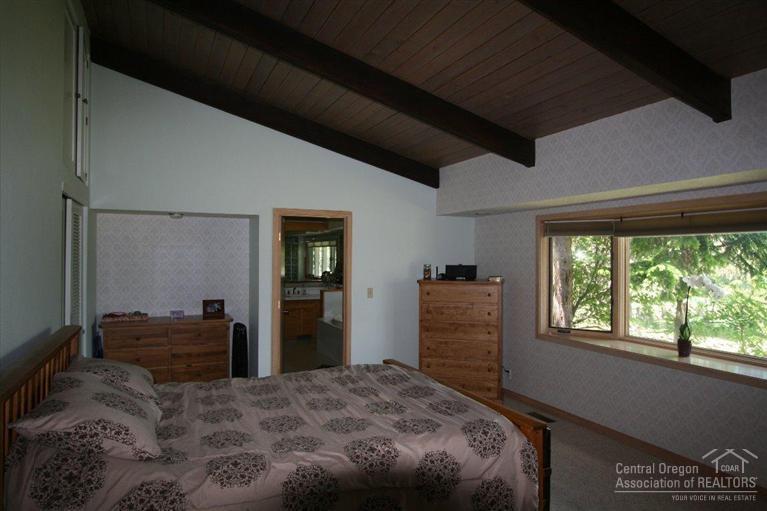 1810 Northeast Neff Road Bend, OR 97701 - Photo 8 of 23 Additional Photo