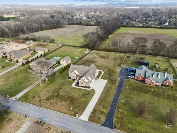 $835,000 | 4029 Pleasant Gate Lane, Columbia, TN 38401