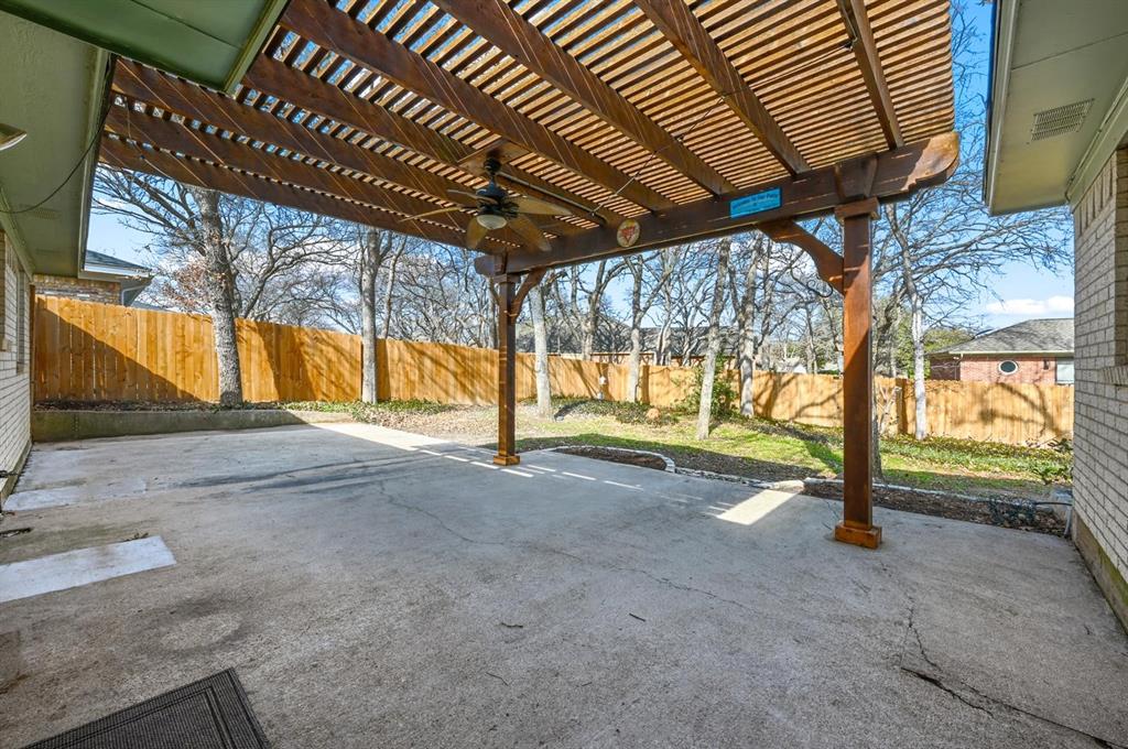 660 Springhill Drive Hurst, TX 76054 - Photo 5 of 24