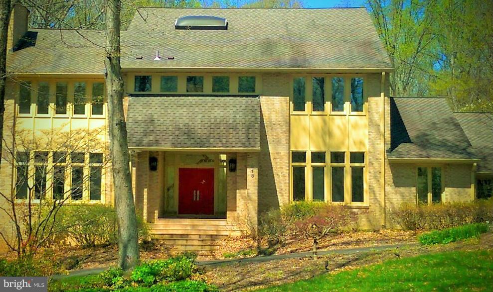 818 Nethercliffe Hall Road Great Falls, VA 22066 - Photo 1 of 17 Exterior (Front)