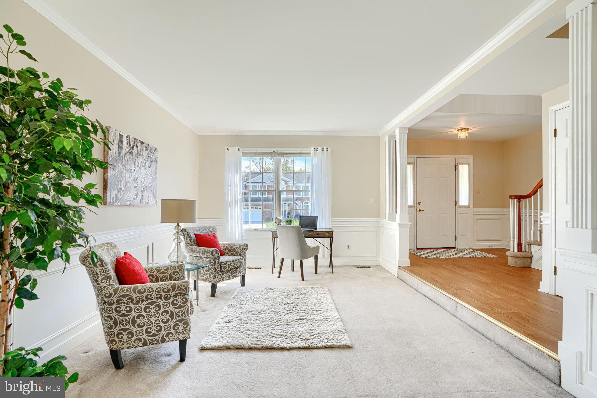 9018 Gardenia Road Baltimore, MD 21236 - Photo 4 of 47 a living room with furniture and a potted plant