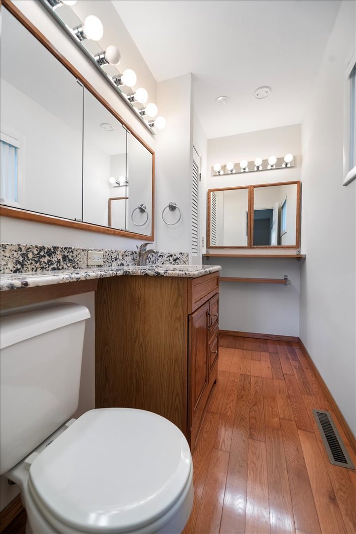 1122 Stark Place Des Plaines, IL 60016 - Photo 22 of 23