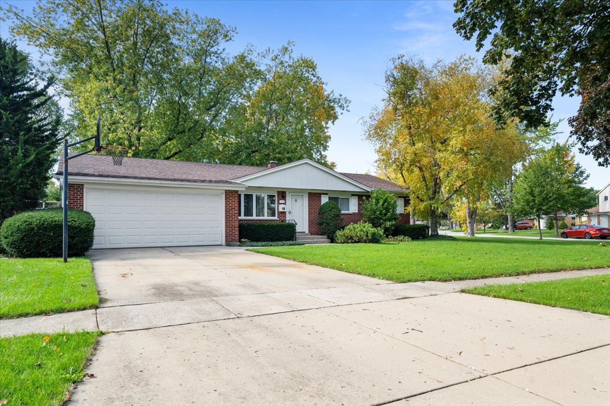 1122 Stark Place Des Plaines, IL 60016 - Photo 3 of 23