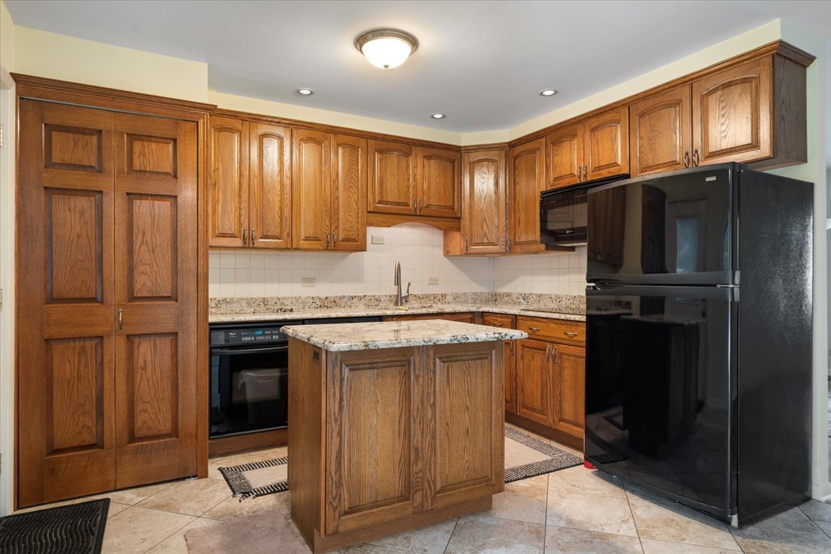 1122 Stark Place Des Plaines, IL 60016 - Photo 6 of 23