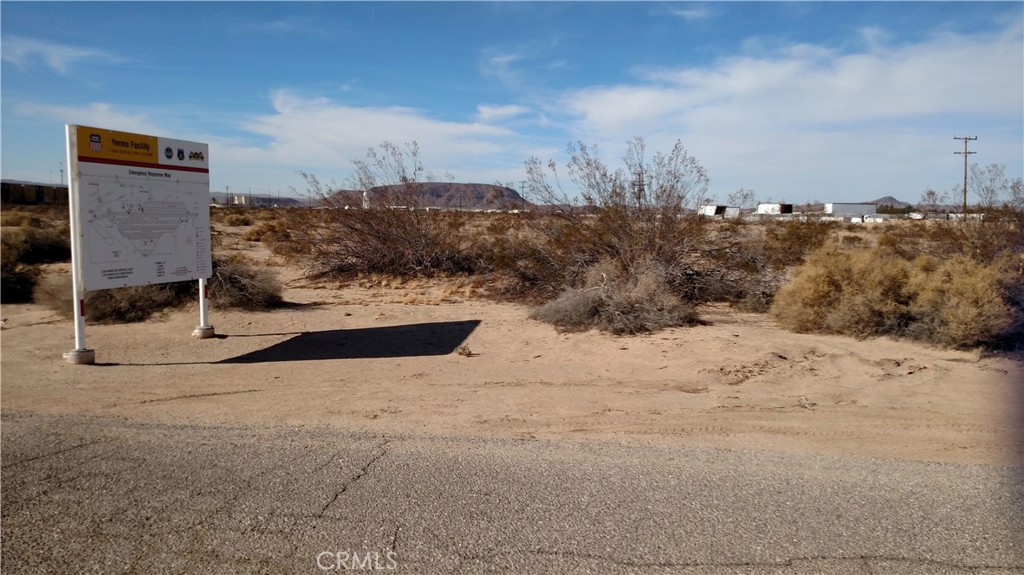 37265 Yermo Road Yermo, CA 92398 - Photo 3 of 12 East end
