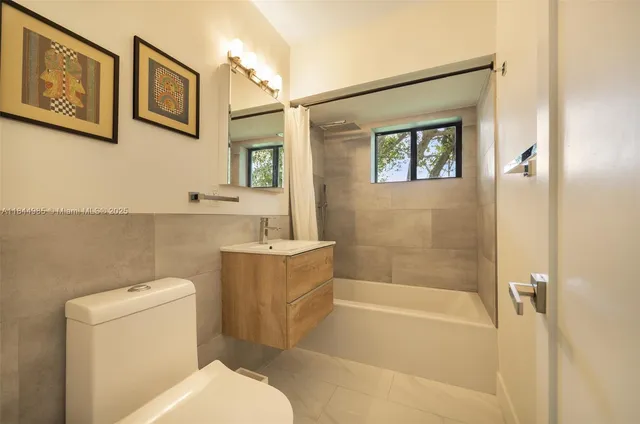 a bathroom with a toilet and a bathtub