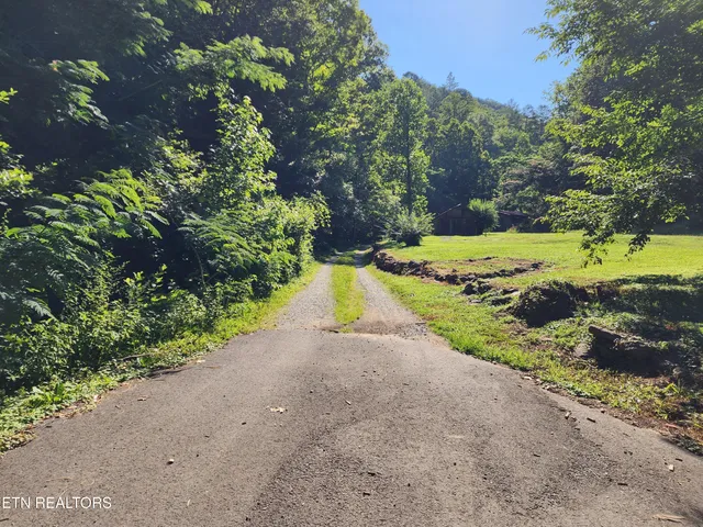 $99,900 | 1986 Carrs Creek Road, Townsend, TN 37882