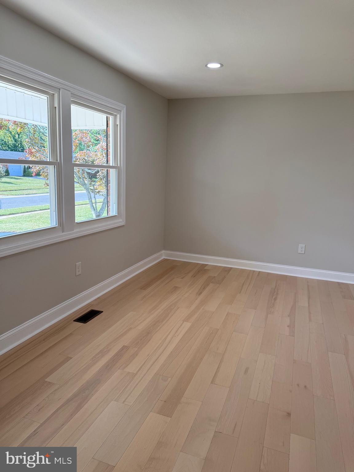 67 Triangle Lane Willingboro, NJ 08046 - Photo 7 of 33 Living Room