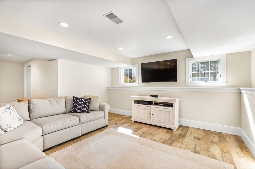 531 Holly Road Marshfield, MA 02050 - Photo 33 of 41