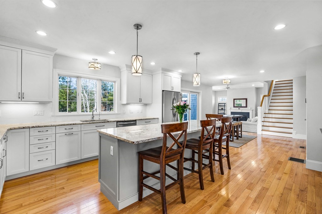 531 Holly Road Marshfield, MA 02050 - Photo 4 of 41