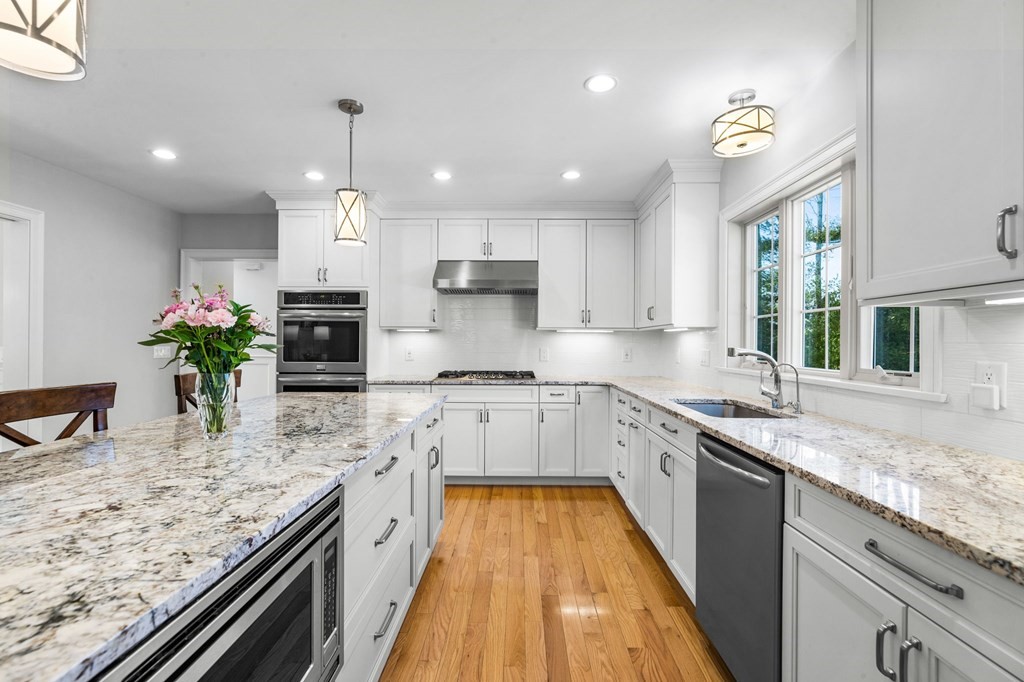 531 Holly Road Marshfield, MA 02050 - Photo 5 of 41