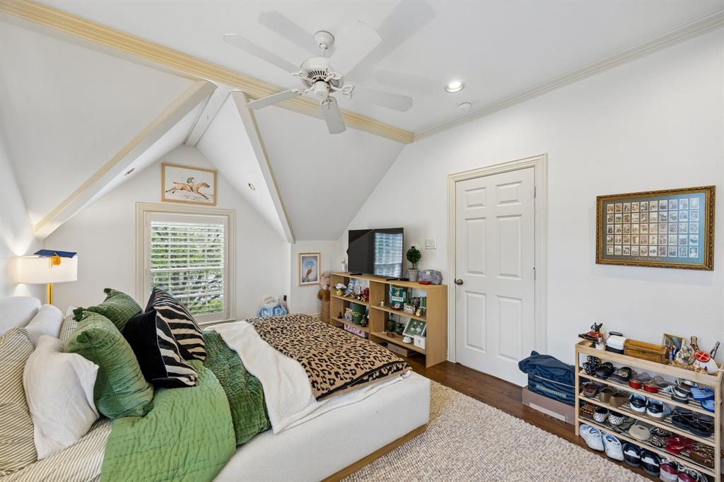 3101 Rosedale Avenue, Unit D University Park, TX 75205 - Photo 14 of 23 a bedroom with a bed and a couch