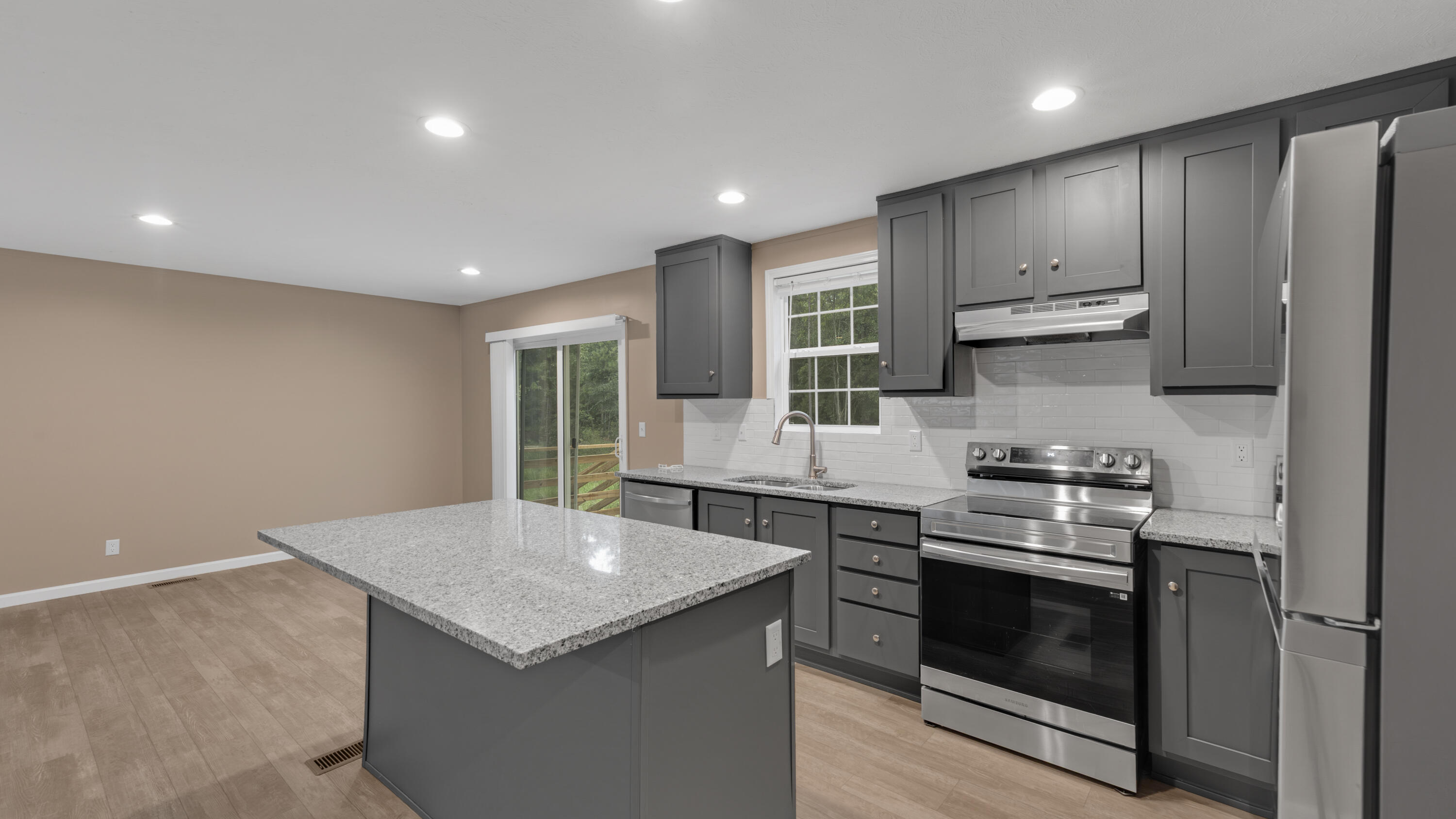 380 Dike Road Bonneau, SC 29431 - Photo 4 of 25 Stainless Steel Appliances