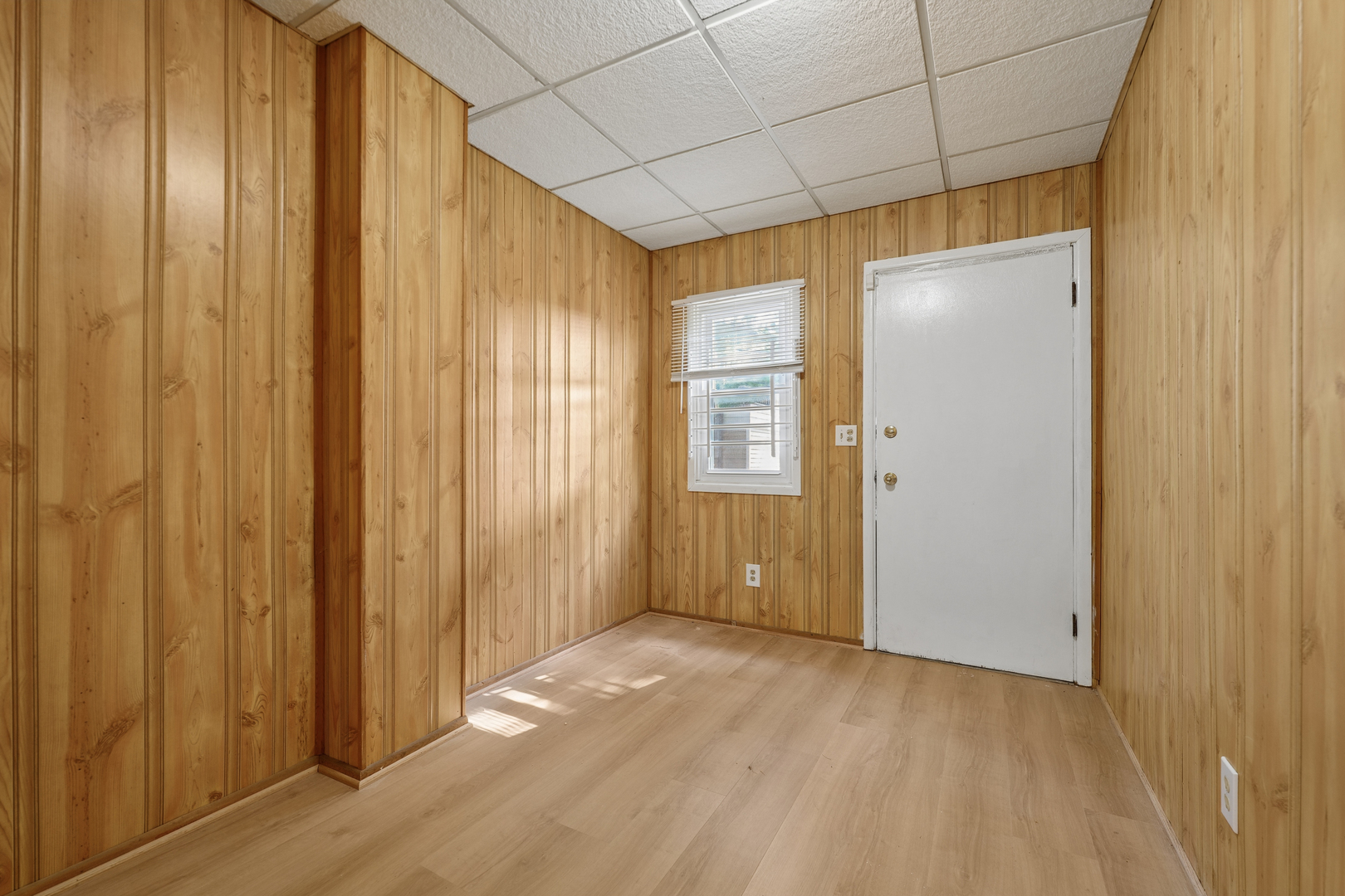 7545 South Ridgeland Avenue Chicago, IL 60649 - Photo 20 of 25