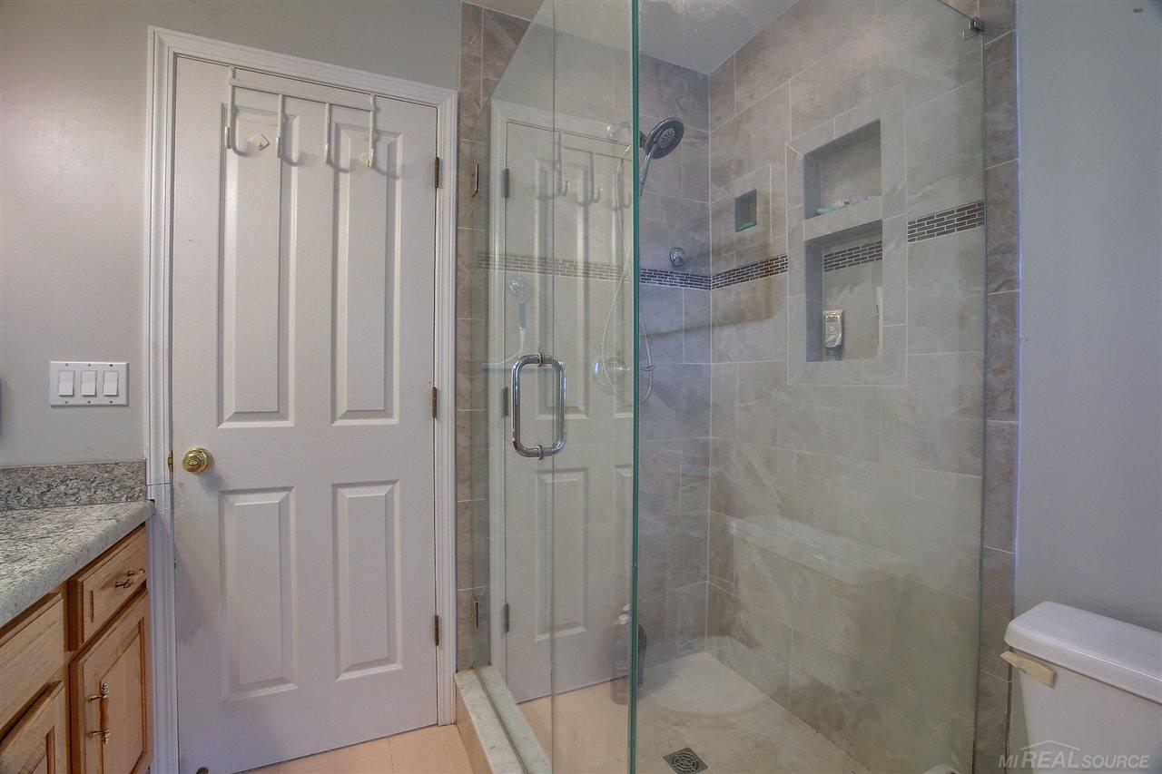 46324 Fairwind Road Macomb, MI 48044 - Photo 22 of 34