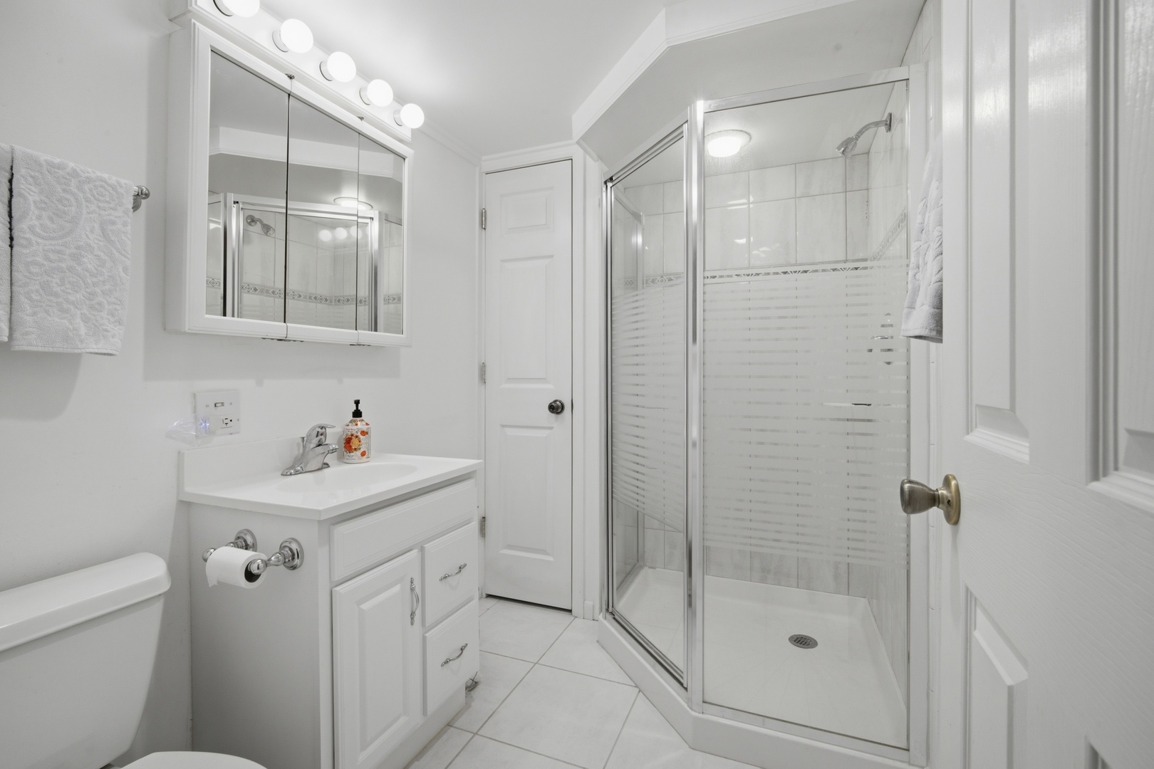 115 Michael Manor Glenview, IL 60025 - Photo 17 of 24