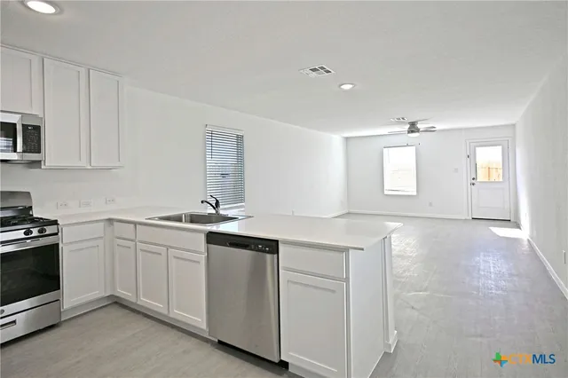 $1,295 | 11822 Bluebell Ridge, Converse, TX 78109