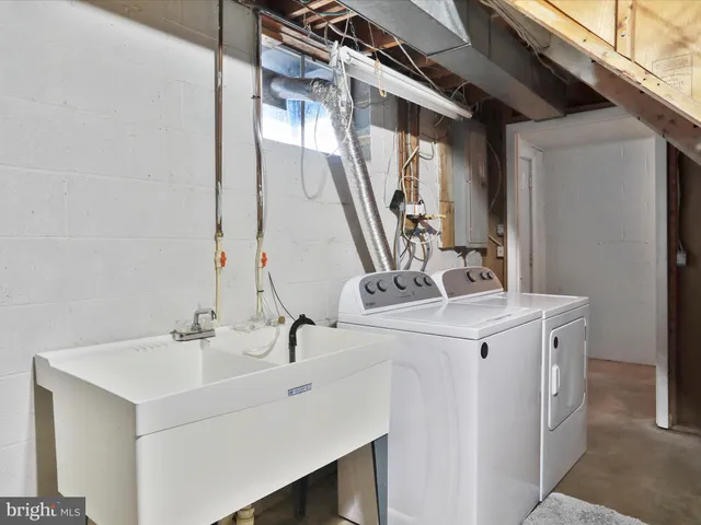 $270,000 | 412 Massanutten Heights, Woodstock, VA 22664