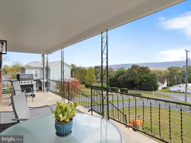 $270,000 | 412 Massanutten Heights, Woodstock, VA 22664