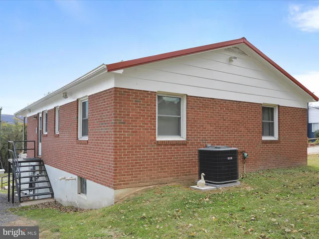 $270,000 | 412 Massanutten Heights, Woodstock, VA 22664